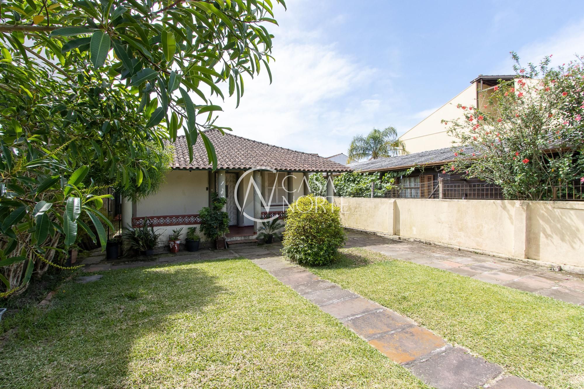 Casa à venda com 3 quartos, 160m², 3 vagas, Rua Otelo Rosa no bairro Ipanema em Porto Alegre