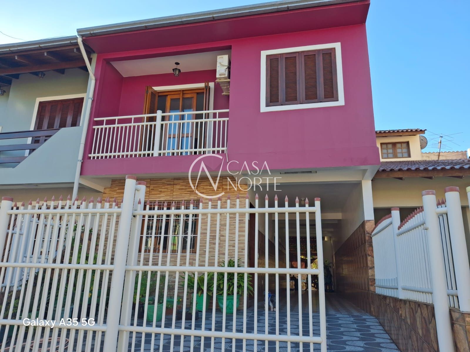 Casa à venda com 3 quartos, 25m², 3 vagas, Rua José Antônio Chaise no bairro Hípica em Porto Alegre