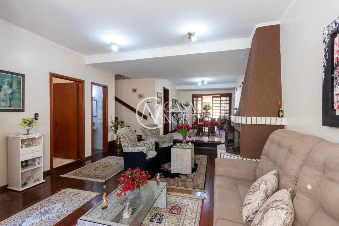 Casa à venda com 4 quartos, 258m², 1 suíte, 3 vagas, Rua Ari Peixoto Martins no bairro Espírito Santo em Porto Alegre