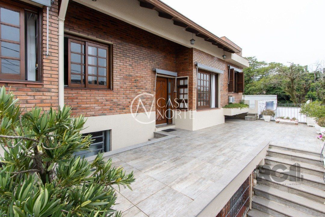 Casa à venda com 3 quartos, 222m², 1 suíte, 2 vagas, Rua Banco Ingles no bairro Santa Tereza em Porto Alegre