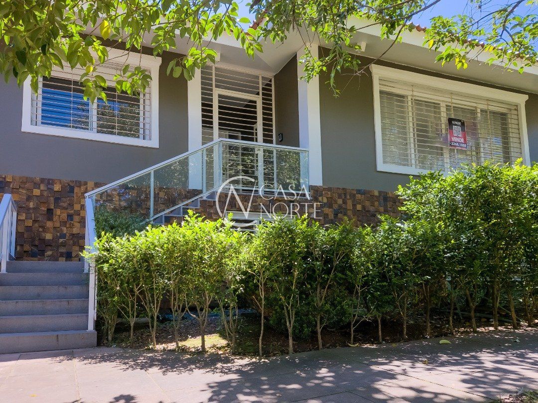 Casa à venda com 3 quartos, 429m², 2 suítes, 4 vagas, Rua Morano Calabro no bairro Jardim Isabel em Porto Alegre