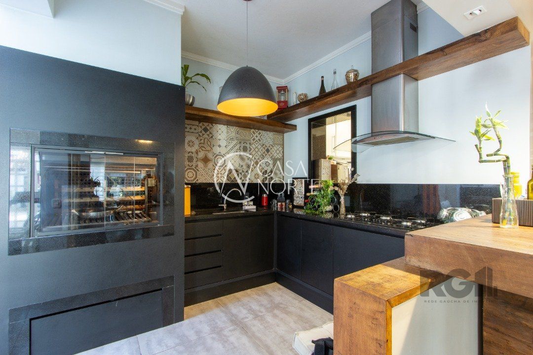 Casa de Condomínio à venda com 3 quartos, 319m², 1 suíte, 2 vagas, Rua Manoel Leão no bairro Pedra Redonda em Porto Alegre