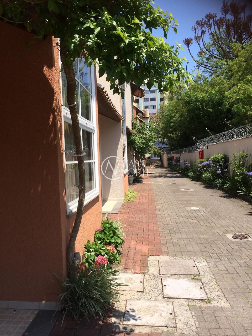 Casa de Condomínio à venda com 3 quartos, 131m², 2 suítes, 2 vagas, Avenida Otto Niemeyer no bairro Tristeza em Porto Alegre