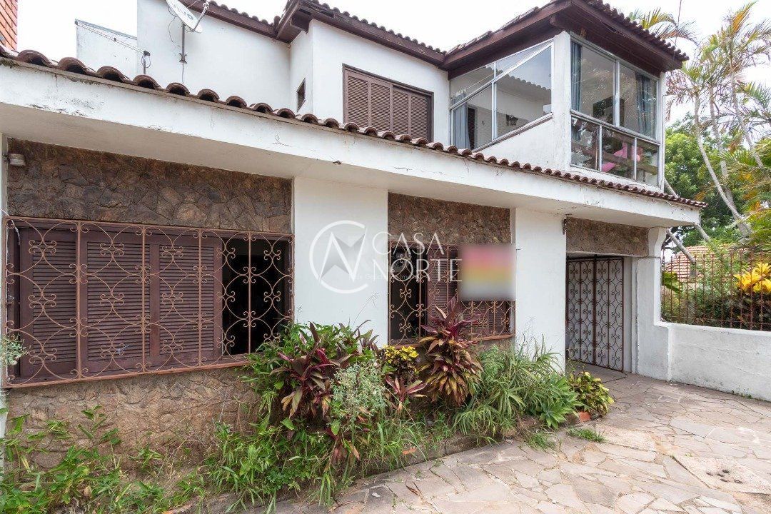 Casa à venda com 6 quartos, 149m², 2 suítes, Rua Fabio de Barros no bairro Nonoai em Porto Alegre