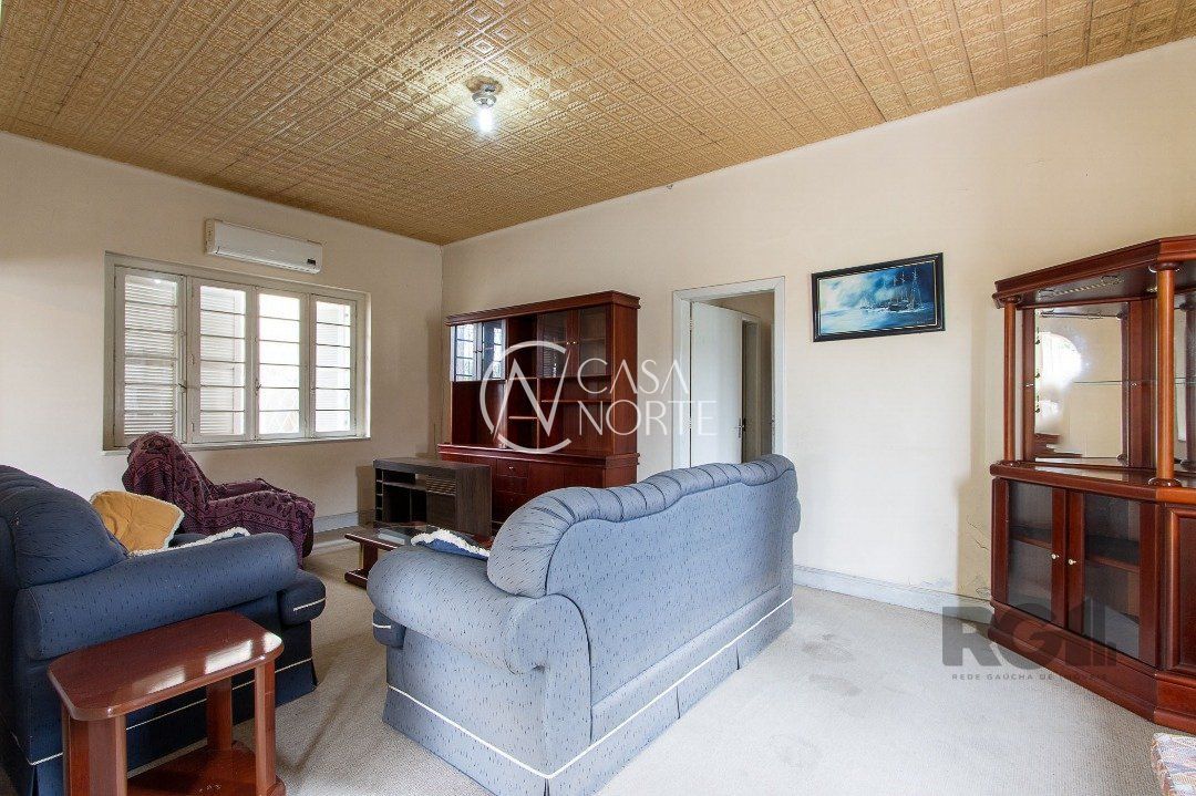 Casa à venda com 5 quartos, 220m², 2 vagas, Rua Comendador Castro no bairro Ipanema em Porto Alegre