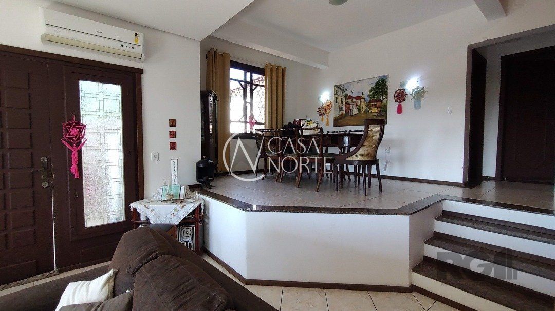 Casa à venda com 5 quartos, 236m², 2 suítes, 3 vagas, Rua Altos da Amapa no bairro Vila Nova em Porto Alegre