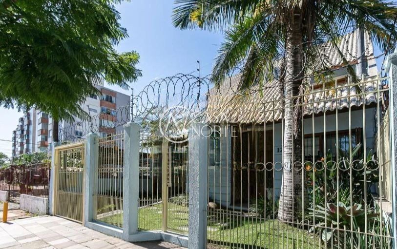 Casa à venda com 4 quartos, 336m², 1 suíte, 2 vagas, Rua São Sebastião do Cai no bairro Camaquã em Porto Alegre