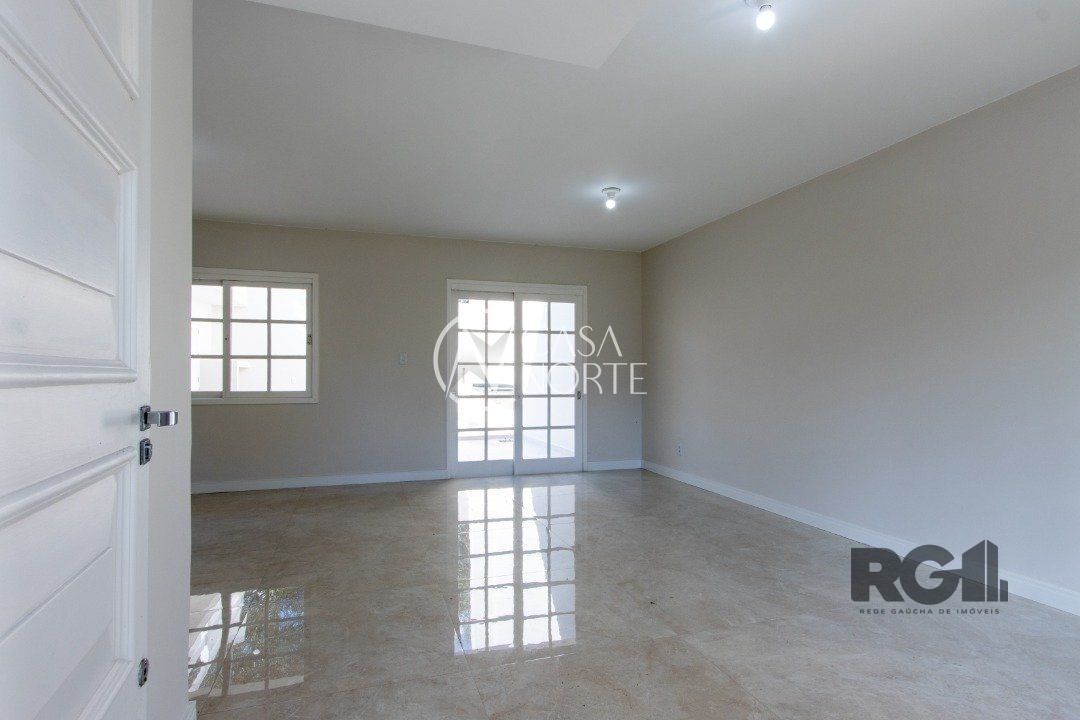 Casa de Condomínio à venda com 4 quartos, 221m², 1 suíte, 3 vagas, Rua Conrado Ferrari no bairro Ipanema em Porto Alegre