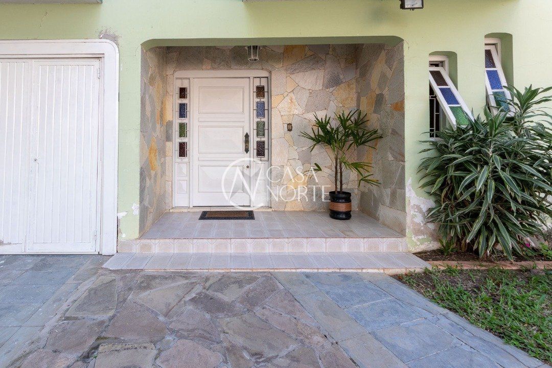 Casa à venda com 3 quartos, 280m², 1 suíte, 2 vagas, Rua Investigador Pedro Loeci Martins no bairro Nonoai em Porto Alegre