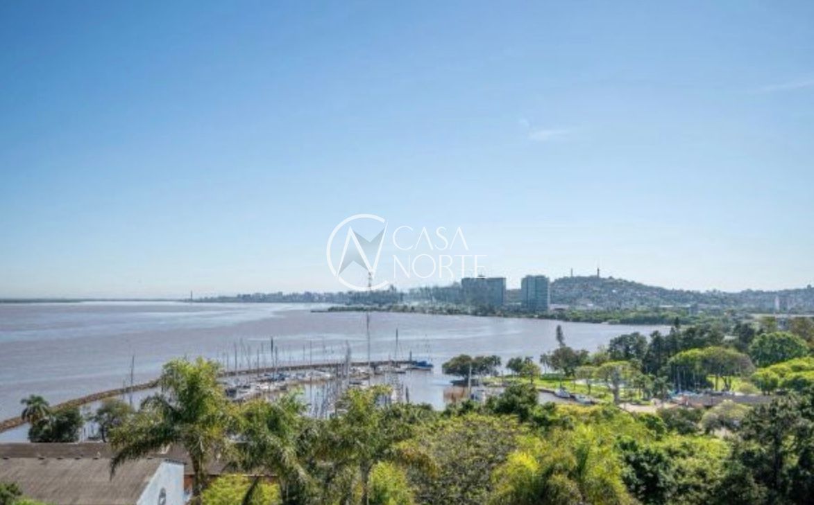 Casa à venda com 4 quartos, 380m², 2 suítes, 4 vagas, Rua Bororó no bairro Vila Assunção em Porto Alegre