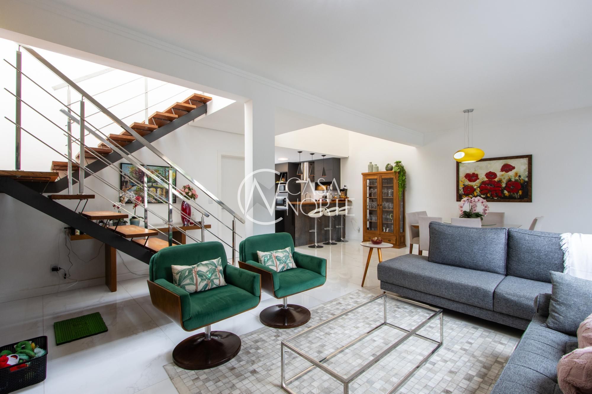 Casa à venda com 4 quartos, 179m², 2 suítes, 2 vagas, Rua Nestor José Nitschke no bairro Guarujá em Porto Alegre