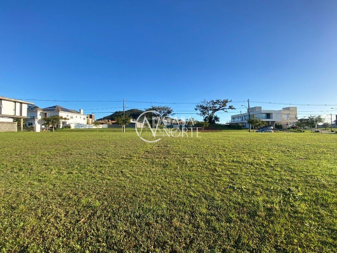 Terreno à venda  com 988m², Estrada das Três Meninas no bairro Vila Nova em Porto Alegre