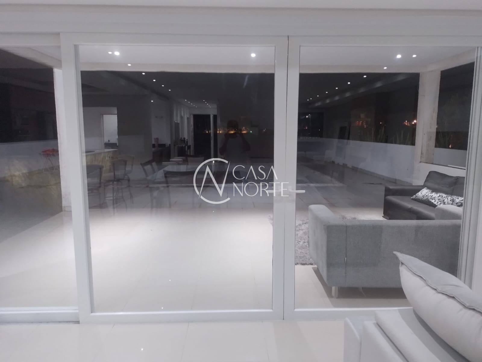 Casa de Condomínio à venda com 9 quartos, 324m², 9 suítes, Avenida Juca Batista no bairro Belém Novo em Porto Alegre