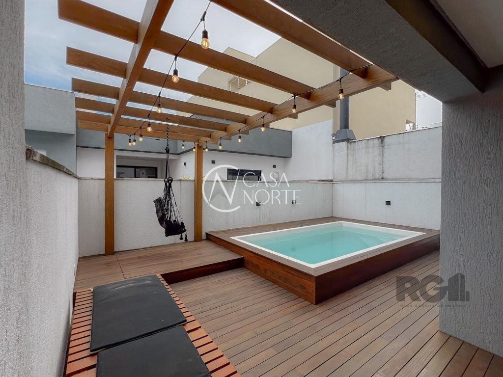 Casa de Condomínio à venda com 3 quartos, 223m², 1 suíte, 2 vagas, Rua Eroni Soares Machado no bairro Hípica em Porto Alegre