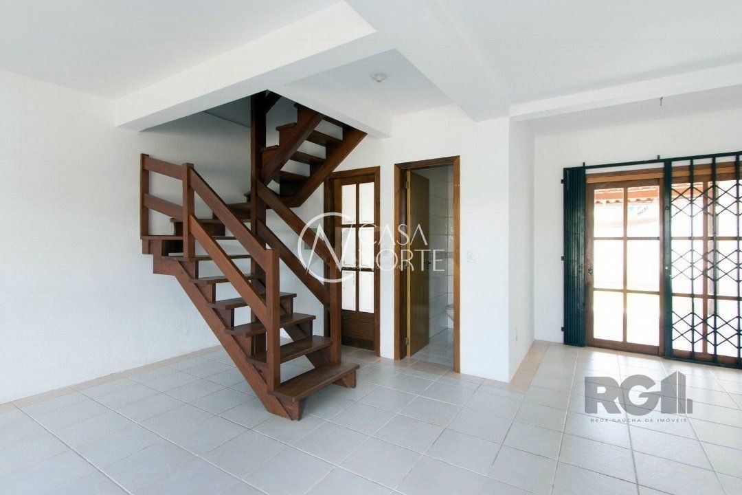 Casa à venda com 3 quartos, 161m², 1 suíte, 3 vagas, Rua Mário Assumpcao no bairro Serraria em Porto Alegre