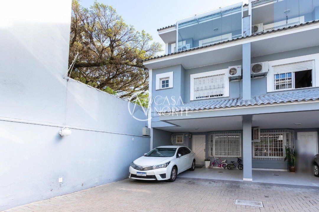 Casa de Condomínio à venda com 3 quartos, 184m², 1 suíte, 2 vagas, Rua Chavantes no bairro Vila Assunção em Porto Alegre