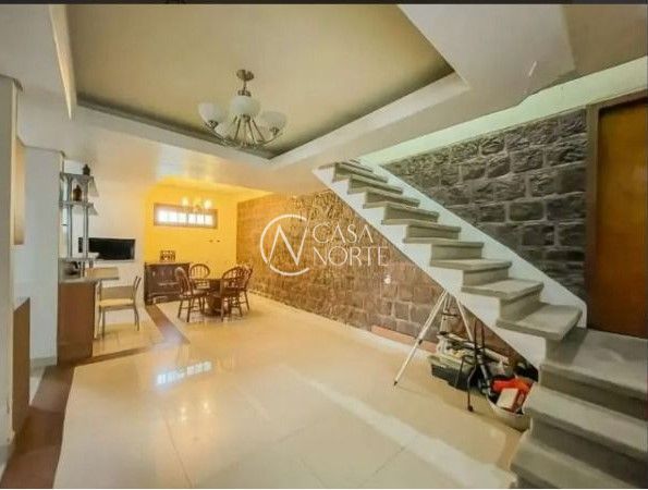 Casa à venda com 3 quartos, 300m², 1 suíte, 2 vagas, Rua Goitacaz no bairro Vila Assunção em Porto Alegre