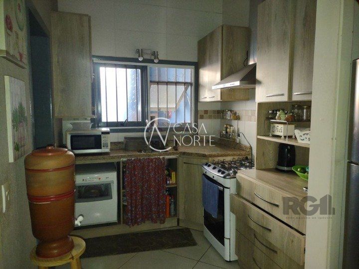 Casa à venda com 4 quartos, 243m², 1 suíte, 2 vagas, Rua Coronel Feijó no bairro São João em Porto Alegre