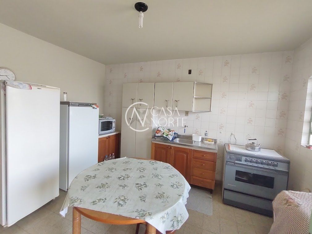 Casa à venda com 3 quartos, 146m², 1 suíte, 4 vagas, Rua Padre João Batista Reus no bairro Vila Conceição em Porto Alegre