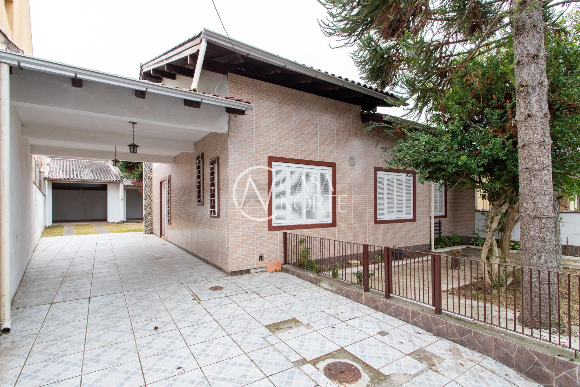 Casa à venda com 3 quartos, 215m², 1 suíte, 2 vagas, Rua Álvaro Pedro da Rosa no bairro Aberta dos Morros em Porto Alegre