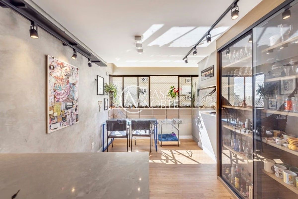 Apartamento à venda com 3 quartos, 97m², 2 suítes, 2 vagas, Rua Roque Calage no bairro Passo da Areia em Porto Alegre