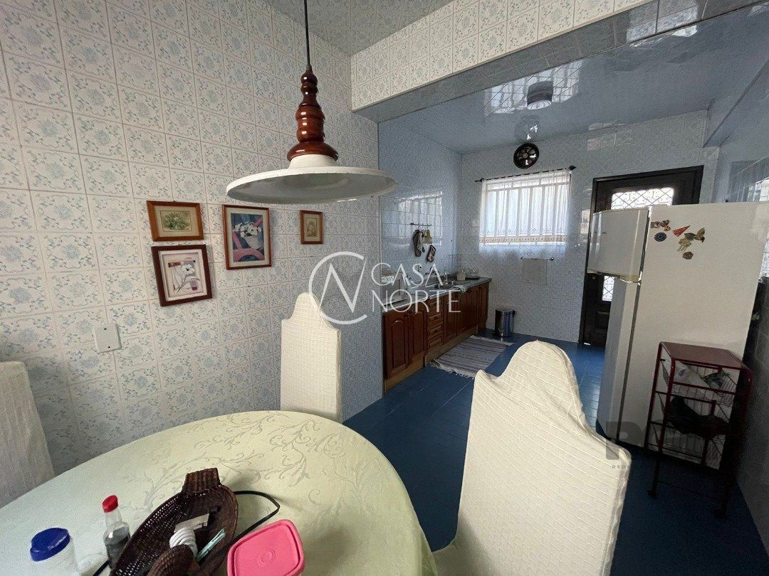 Casa à venda com 3 quartos, 300m², 3 vagas, Rua General Oliveira Freitas no bairro Santa Tereza em Porto Alegre