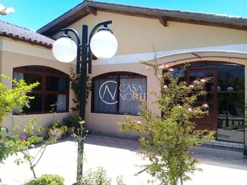 Casa à venda com 2 quartos, 150m², 5 vagas, Rua Mercedes Azzolini no bairro Ponta Grossa em Porto Alegre