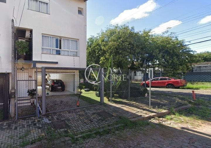 Sobrado à venda com 3 quartos, 254m², 1 suíte, 3 vagas, Rua Delfina da Cunha no bairro Camaquã em Porto Alegre