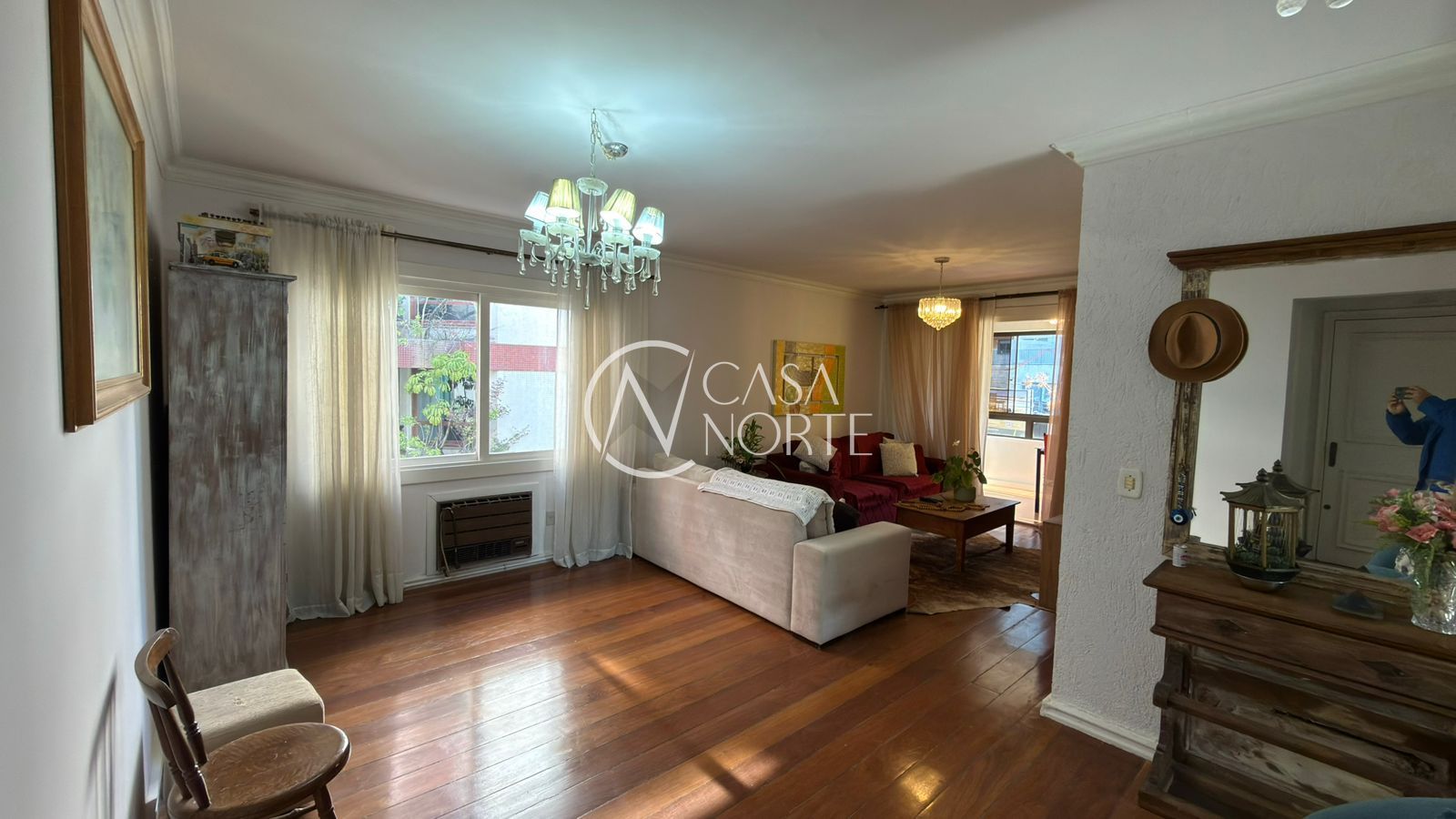 Apartamento à venda com 3 quartos, 118m², 1 suíte, 2 vagas, Rua Luzitana no bairro Higienópolis em Porto Alegre