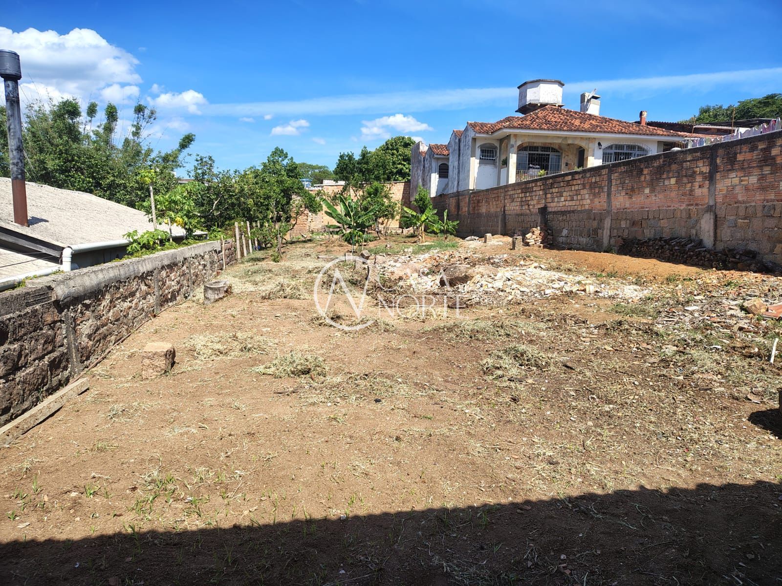 Casa à venda com 1 quarto, 99m², 2 vagas, Rua Marquês do Maricá no bairro Vila Nova em Porto Alegre