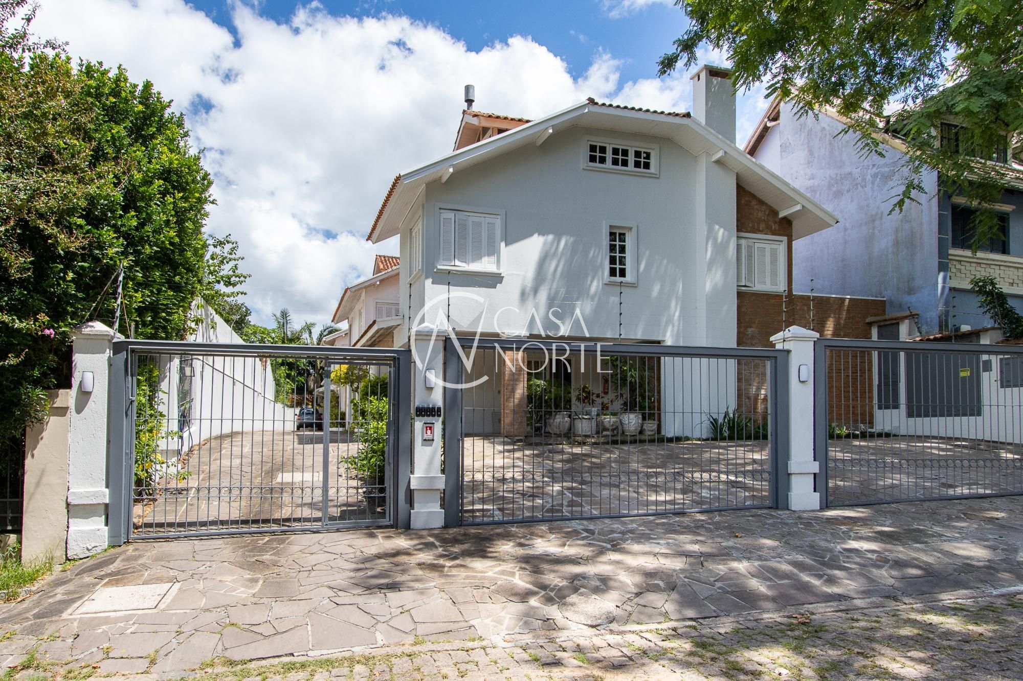 Casa de Condomínio à venda com 3 quartos, 177m², 1 suíte, 2 vagas, Rua General Tadeusz Kosciuszko no bairro Jardim Isabel em Porto Alegre