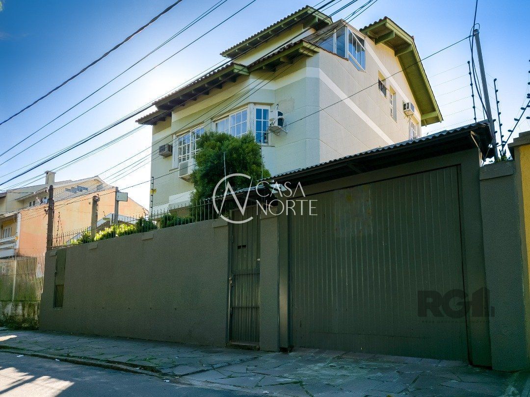 Casa de Condomínio à venda com 3 quartos, 182m², 1 suíte, 2 vagas, Rua Ladislau Neto no bairro Ipanema em Porto Alegre