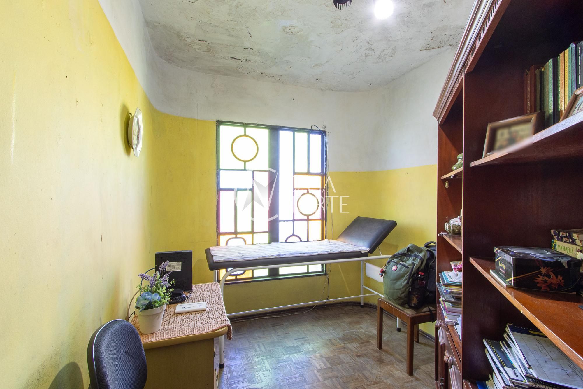 Casa à venda com 4 quartos, 216m², 2 suítes, -4 vaga, Rua Tupã no bairro Vila Assunção em Porto Alegre