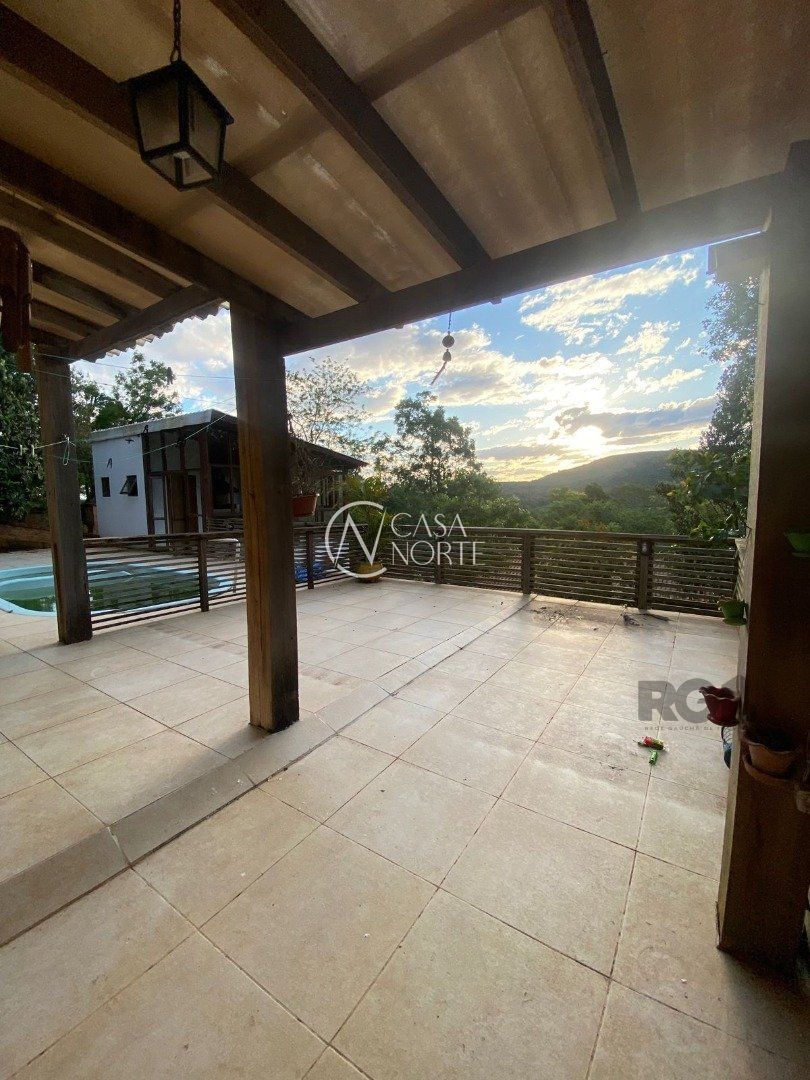 Sítio à venda com 3 quartos, 387m², 1 suíte, 6 vagas, Estrada Júlio Antônio Pereira no bairro Hípica em Porto Alegre