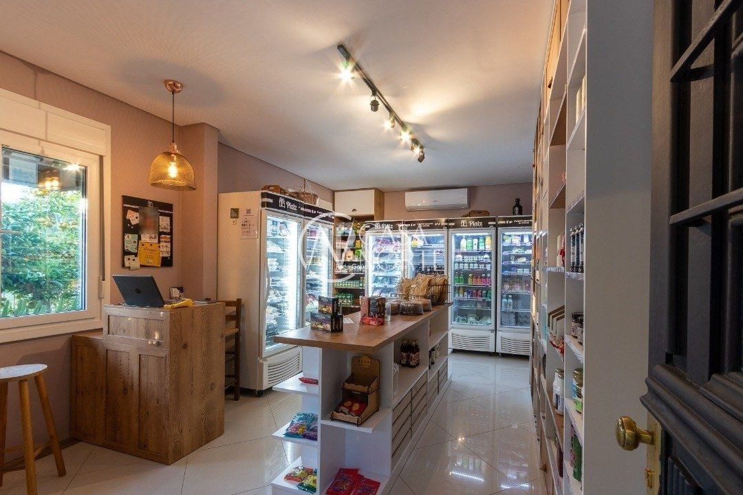 Casa à venda com 3 quartos, 200m², 1 suíte, 2 vagas, Rua Caete no bairro Vila Assunção em Porto Alegre