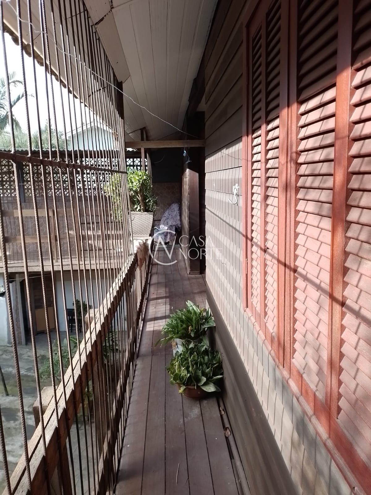 Casa à venda com 4 quartos, 200m², 2 vagas, Estrada João Passuelo no bairro Vila Nova em Porto Alegre