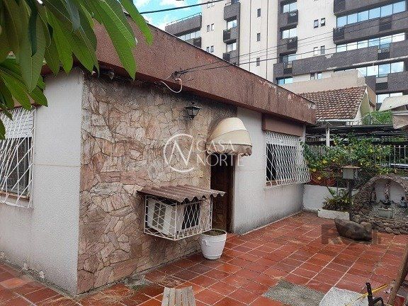 Casa à venda com 2 quartos, 120m², 2 vagas, Rua Bernardo Pires no bairro Santana em Porto Alegre