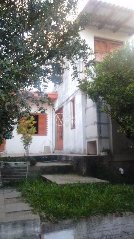 Casa à venda com 4 quartos, 180m², Rua Camaqua no bairro Camaquã em Porto Alegre
