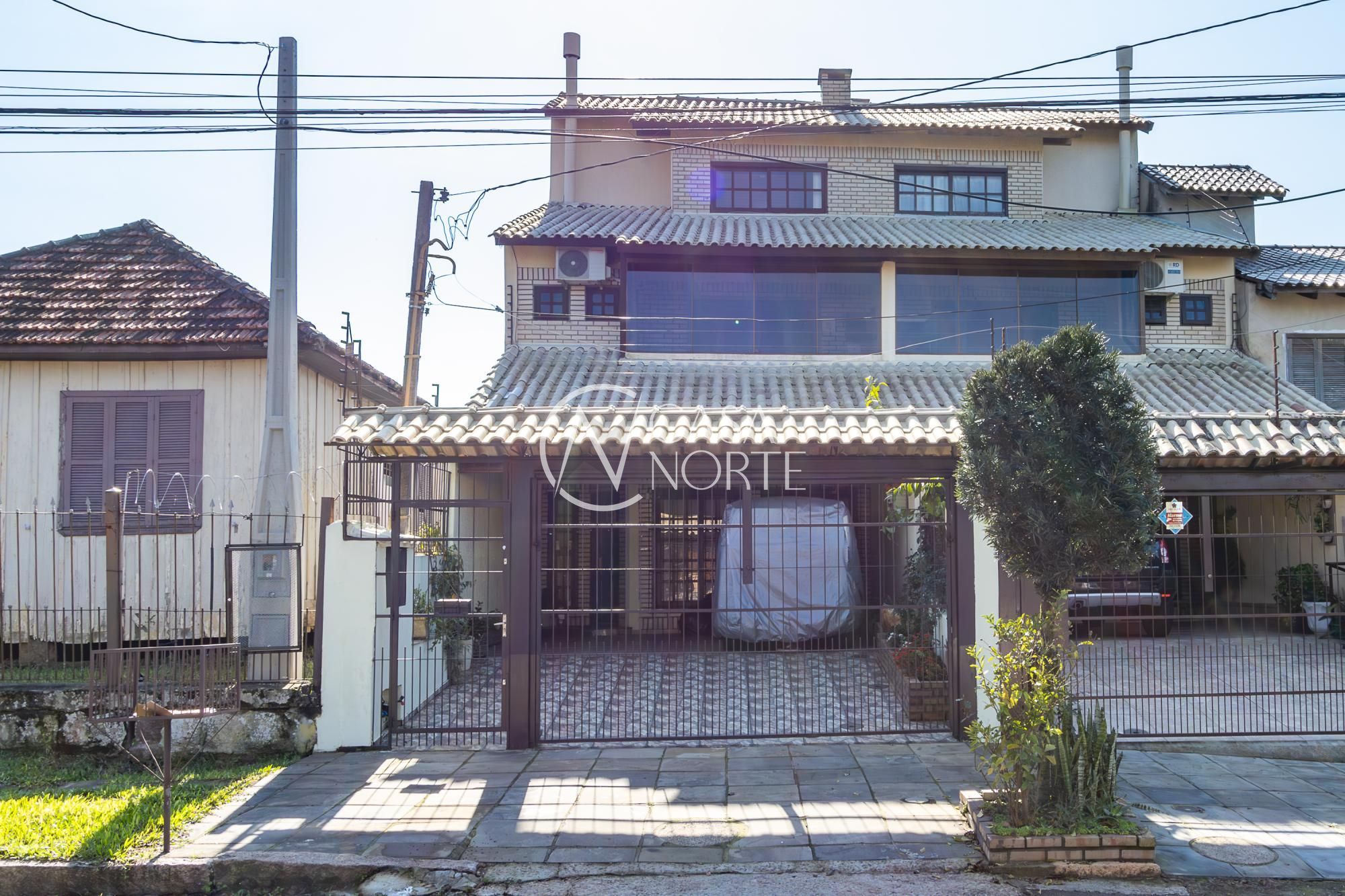 Casa à venda com 3 quartos, 202m², 1 suíte, 2 vagas, Rua Doutor Egydio Michaelsen no bairro Ipanema em Porto Alegre