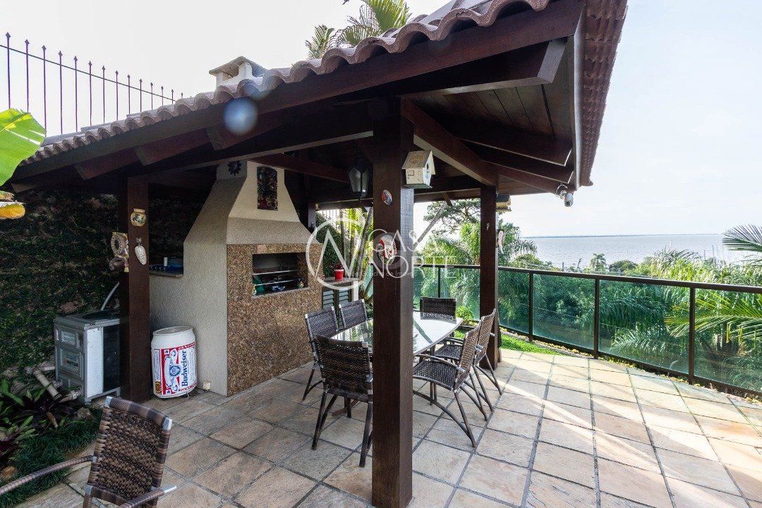 Casa à venda com 4 quartos, 430m², 2 suítes, 4 vagas, Avenida Guaiba no bairro Vila Assunção em Porto Alegre