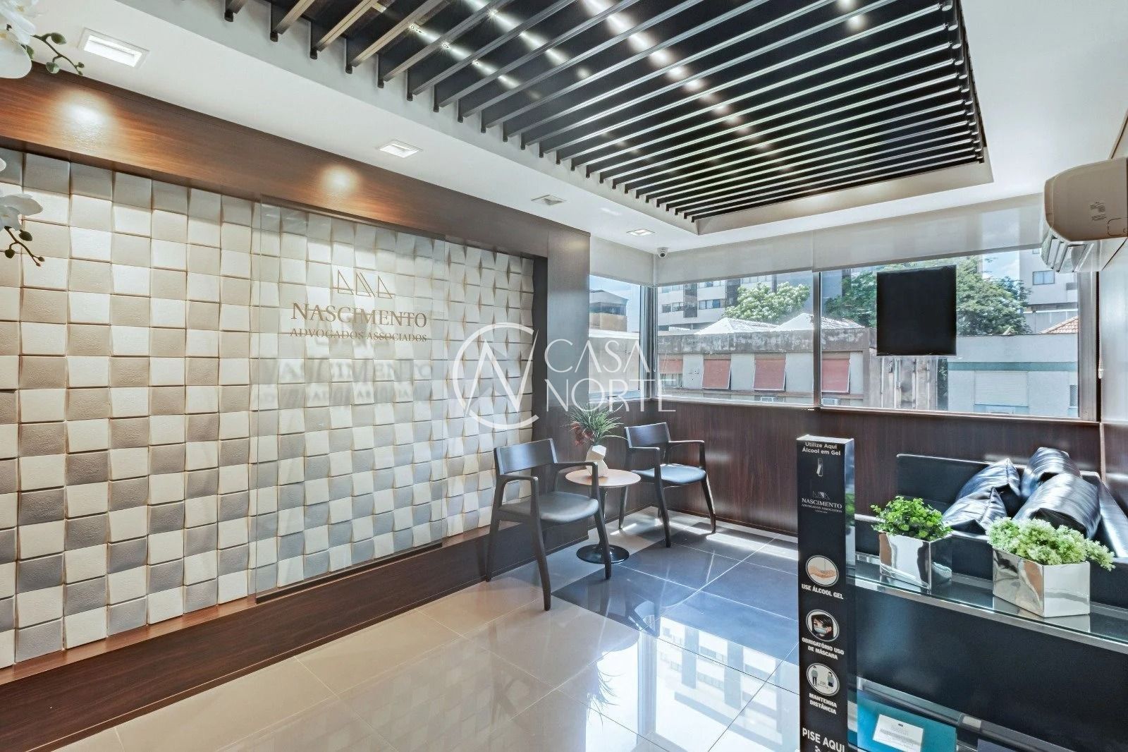 Conjunto Comercial à venda com 3 quartos, 218m², 4 vagas, Rua Celeste Gobbato no bairro Praia de Belas em Porto Alegre