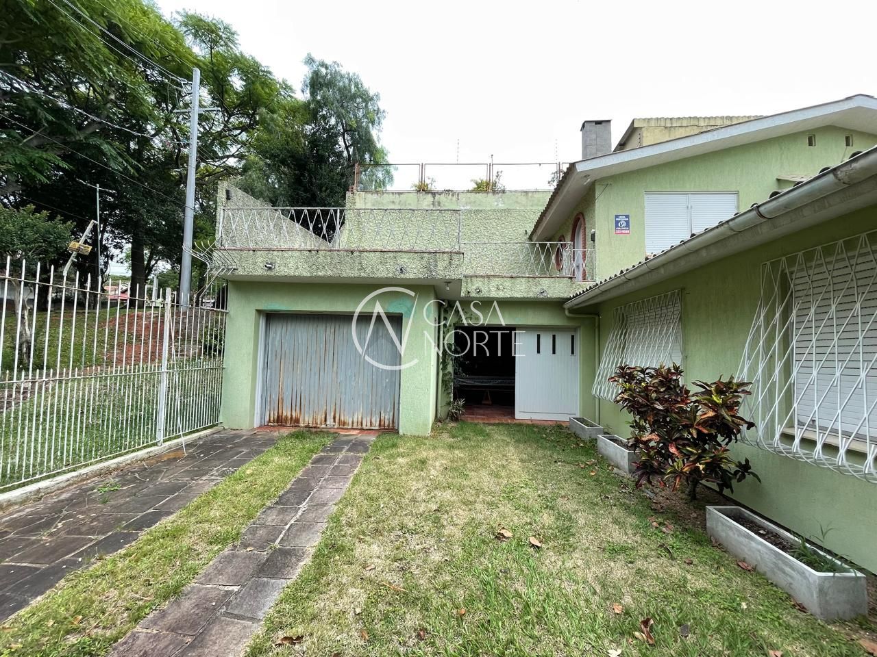 Casa à venda com 3 quartos, 287m², 5 vagas, Acesso dos Gerânios no bairro Santa Tereza em Porto Alegre