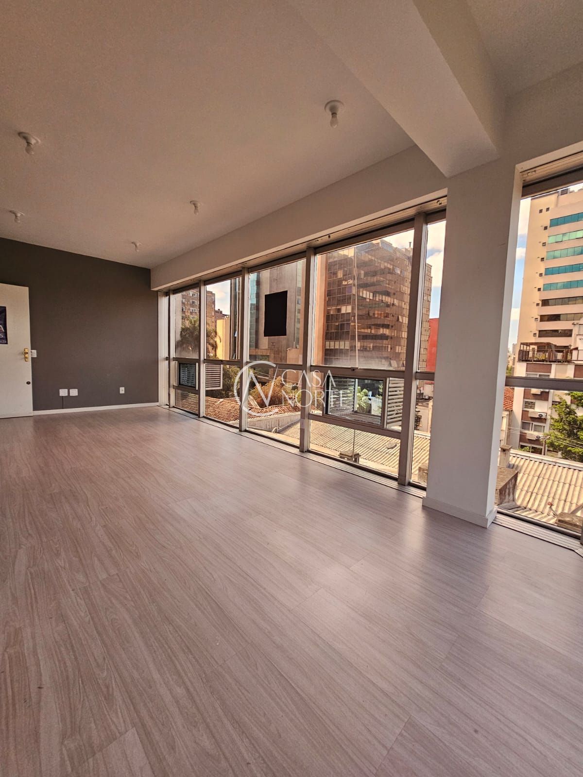 Sala Comercial à venda com 1 quarto, 30m², Rua Dona Laura no bairro Rio Branco em Porto Alegre