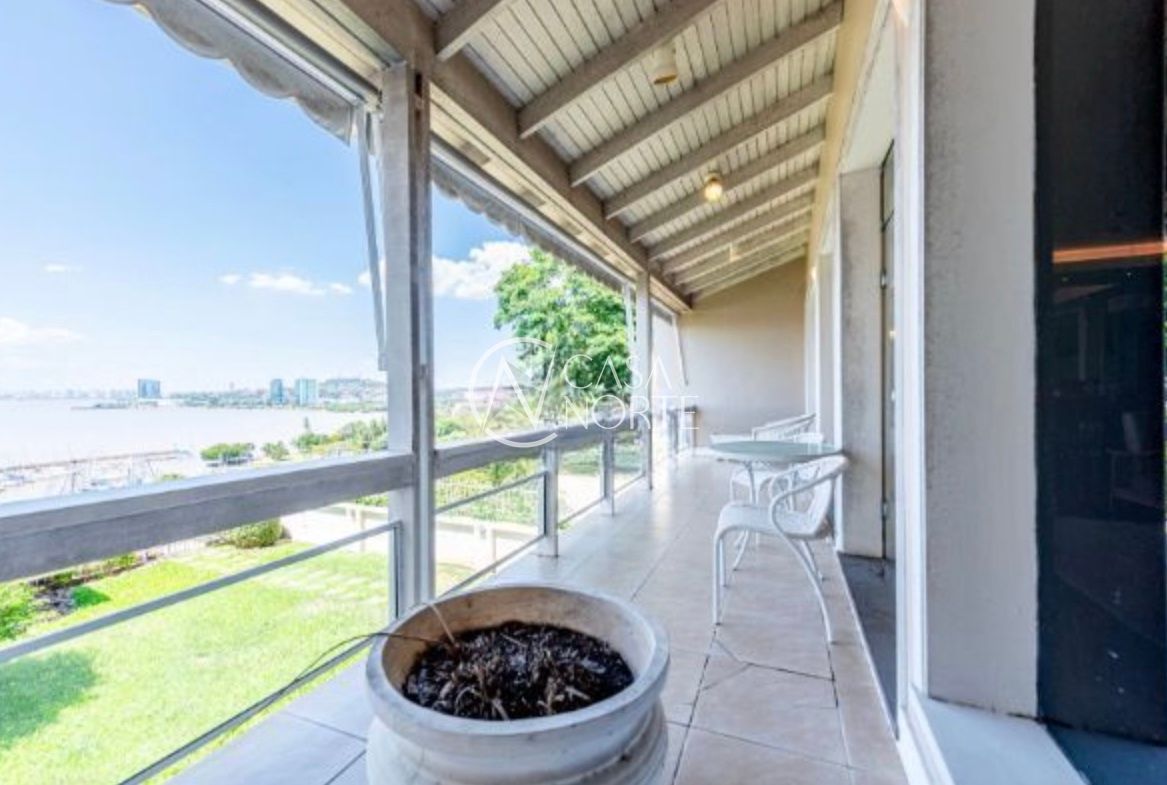 Casa à venda com 4 quartos, 380m², 2 suítes, 4 vagas, Rua Bororó no bairro Vila Assunção em Porto Alegre