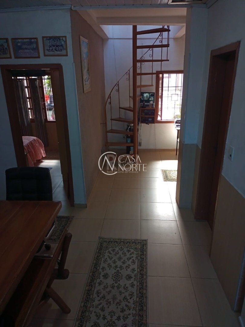 Casa à venda com 3 quartos, 180m², 1 suíte, 2 vagas, Rua Catulo da Paixao Cearense no bairro Vila Nova em Porto Alegre