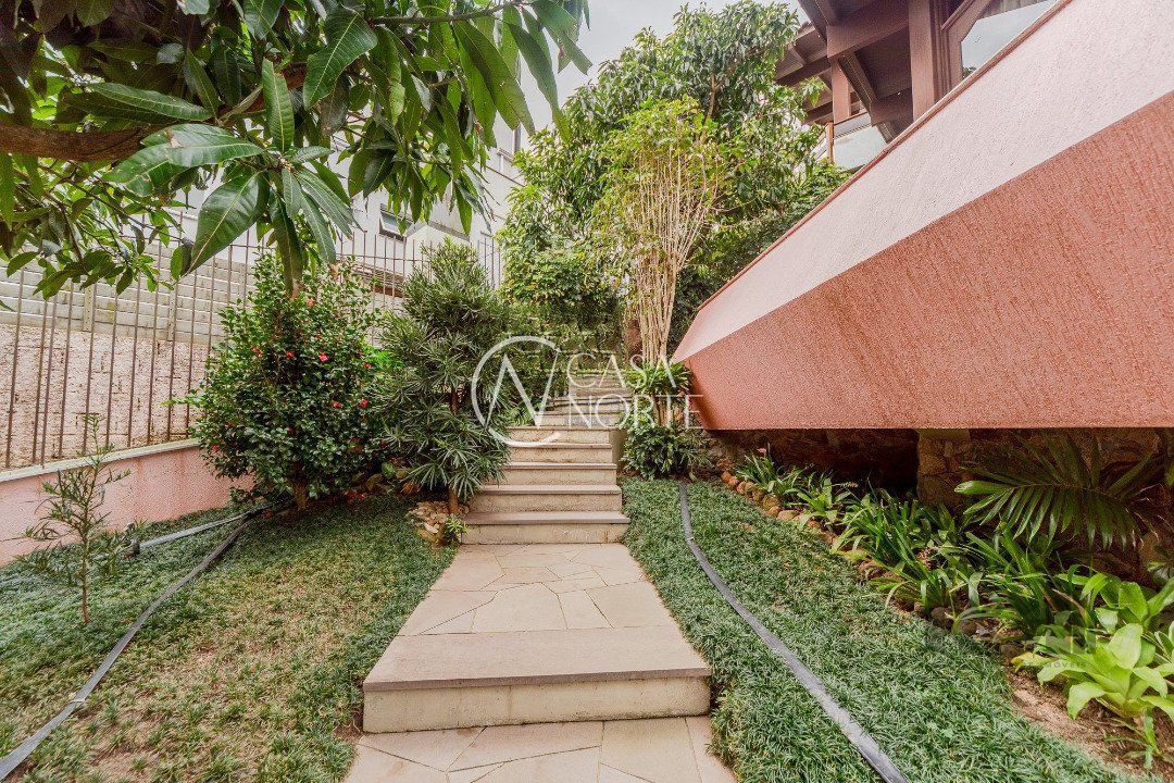 Casa à venda com 4 quartos, 646m², 2 suítes, 4 vagas, Doutor Arnaldo da Silva Ferreira no bairro Jardim Isabel em Porto Alegre