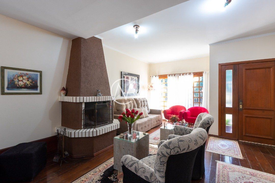 Casa à venda com 4 quartos, 258m², 1 suíte, 3 vagas, Rua Ari Peixoto Martins no bairro Espírito Santo em Porto Alegre