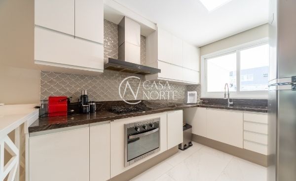 Casa de Condomínio à venda com 4 quartos, 236m², 4 suítes, 2 vagas, Rua Carlos Maximiliano Fayet no bairro Hípica em Porto Alegre