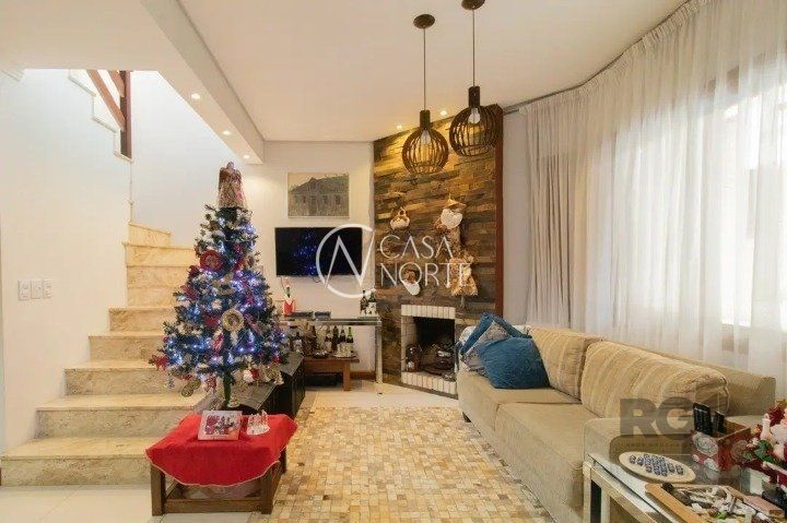 Casa de Condomínio à venda com 3 quartos, 214m², 1 suíte, 2 vagas, Rua Doutor Mário Totta no bairro Tristeza em Porto Alegre