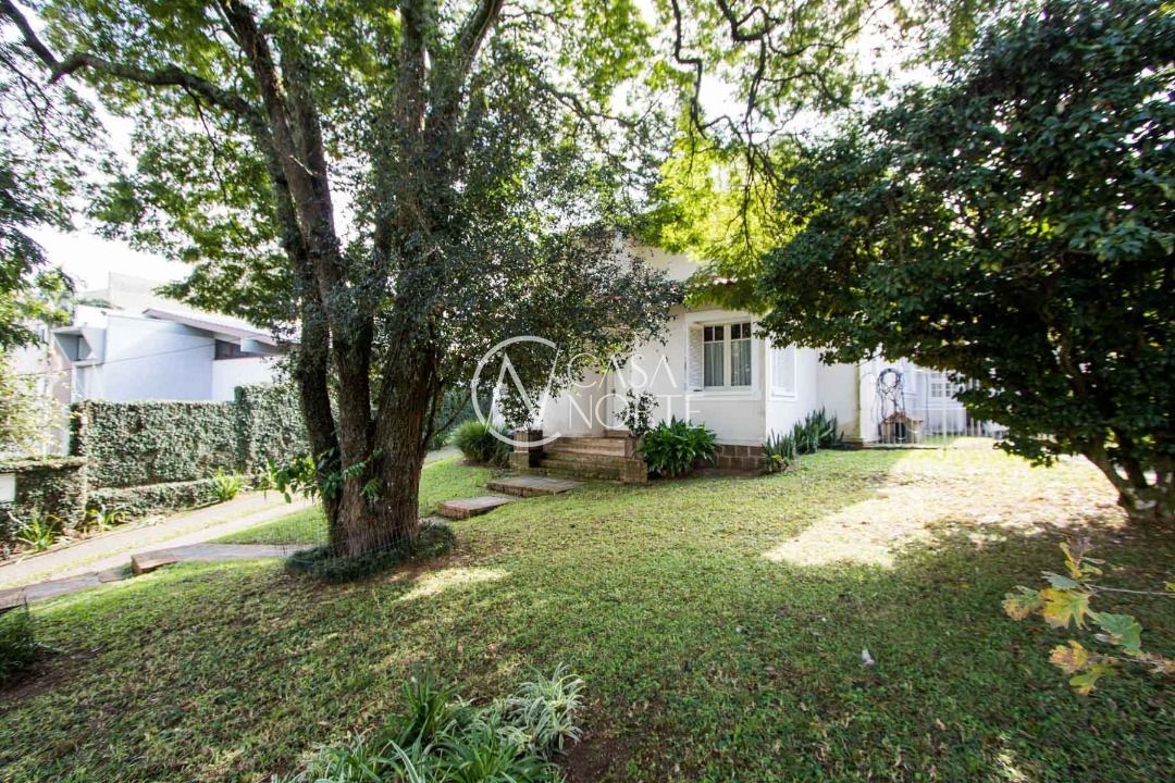 Casa à venda com 4 quartos, 489m², 2 suítes, 3 vagas, Avenida Cai no bairro Cristal em Porto Alegre